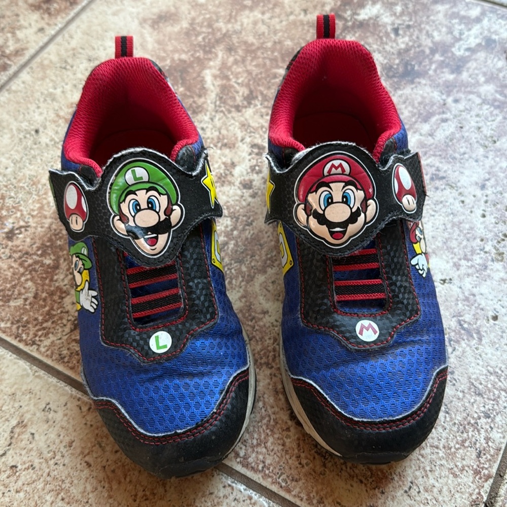 Boys size 1 Super Mario sneakers